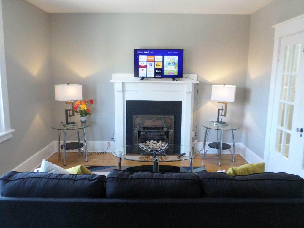 דירות אוטווה Bright, Clean, Private. In The Heart Of Downtown! Parking, Wi-Fi And Netflix Included מראה חיצוני תמונה