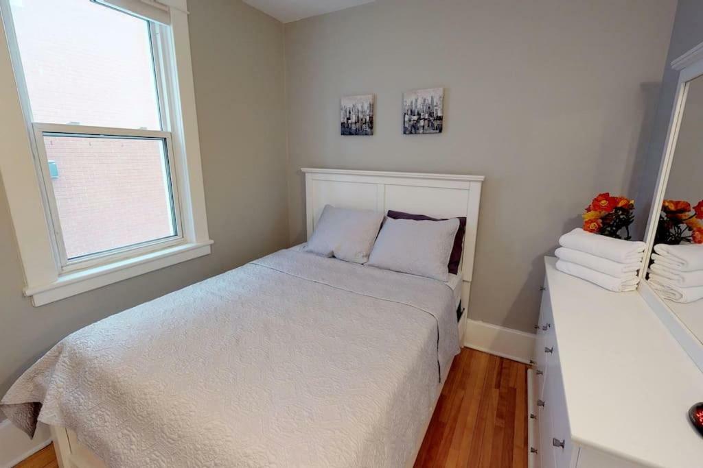 דירות אוטווה Bright, Clean, Private. In The Heart Of Downtown! Parking, Wi-Fi And Netflix Included מראה חיצוני תמונה