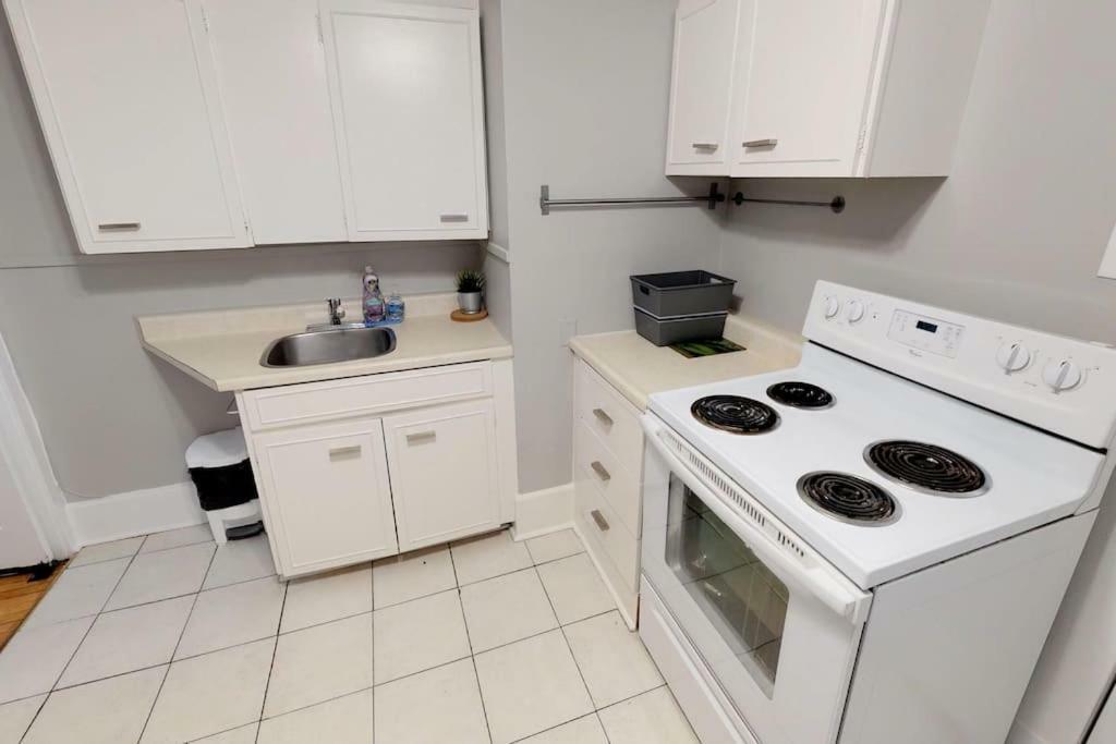 דירות אוטווה Bright, Clean, Private. In The Heart Of Downtown! Parking, Wi-Fi And Netflix Included מראה חיצוני תמונה